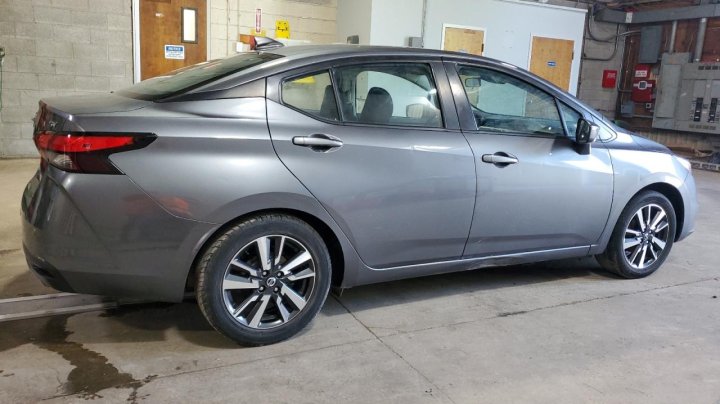 Nissan Versa  2021
