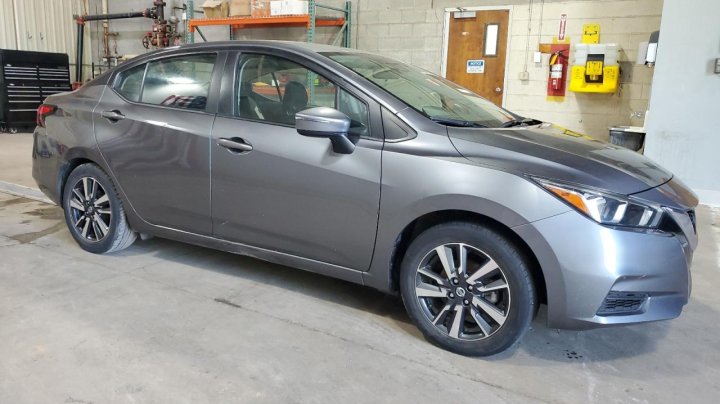 Nissan Versa  2021