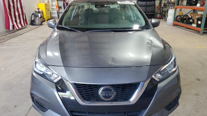 Nissan Versa  2021