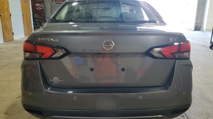 Nissan Versa  2021