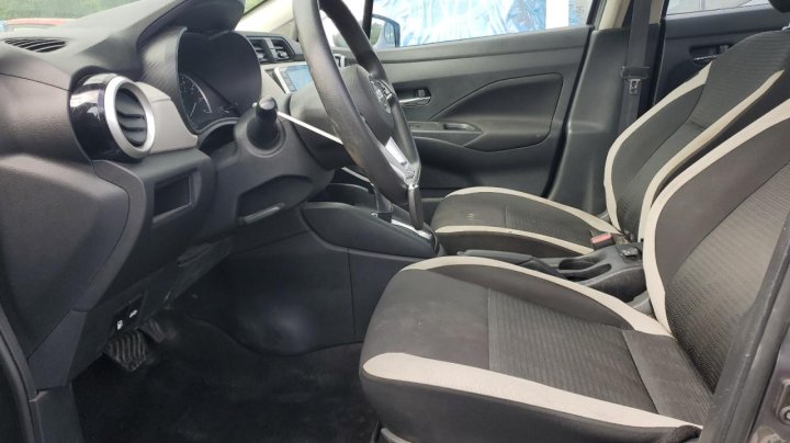 Nissan Versa  2021