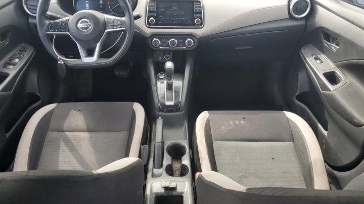 Nissan Versa  2021