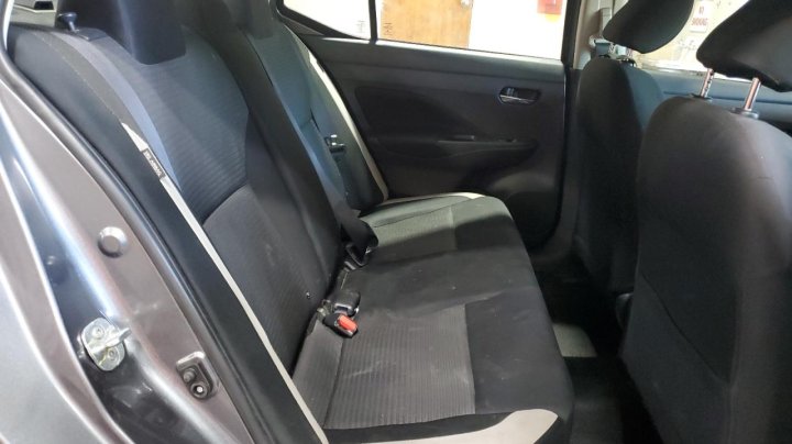 Nissan Versa  2021