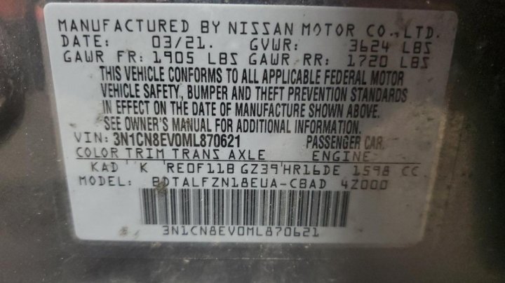 Nissan Versa  2021