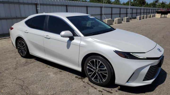 Toyota Camry  2025