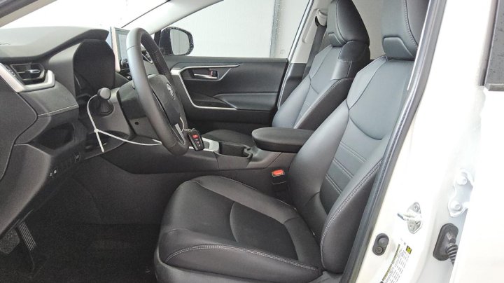 Toyota RAV4  2024