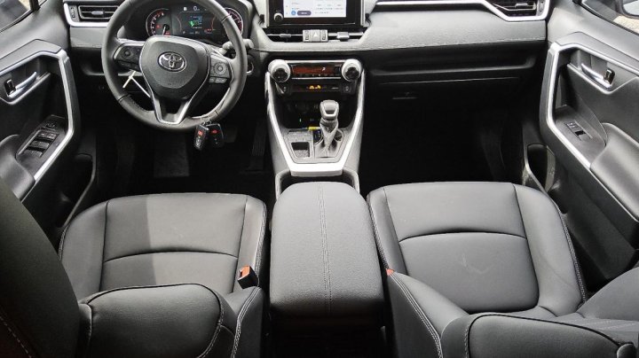 Toyota RAV4  2024
