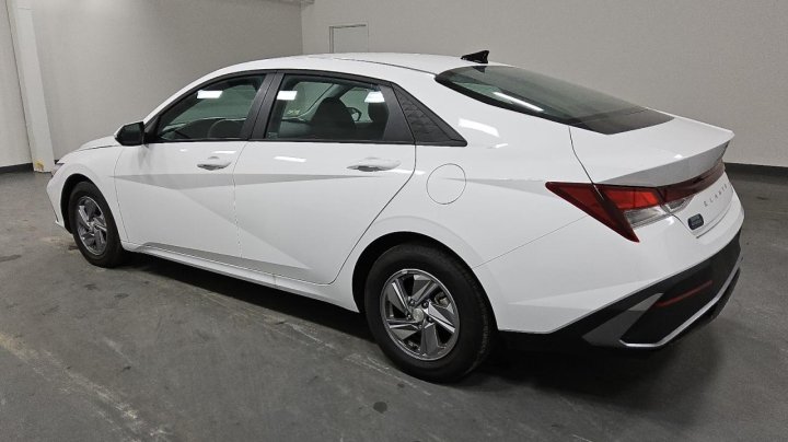 Hyundai Elantra  2024