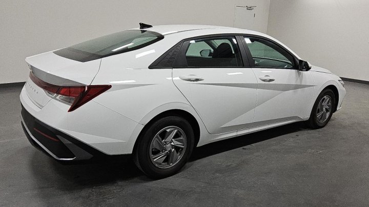 Hyundai Elantra  2024