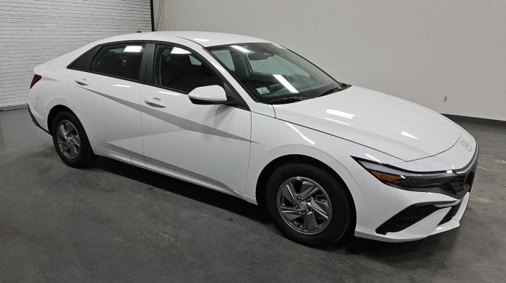 Hyundai Elantra  2024