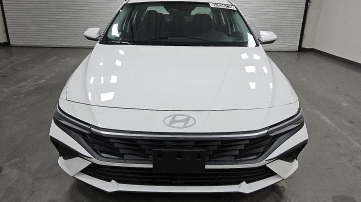 Hyundai Elantra  2024