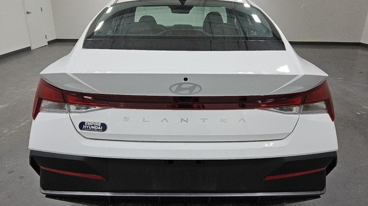 Hyundai Elantra  2024