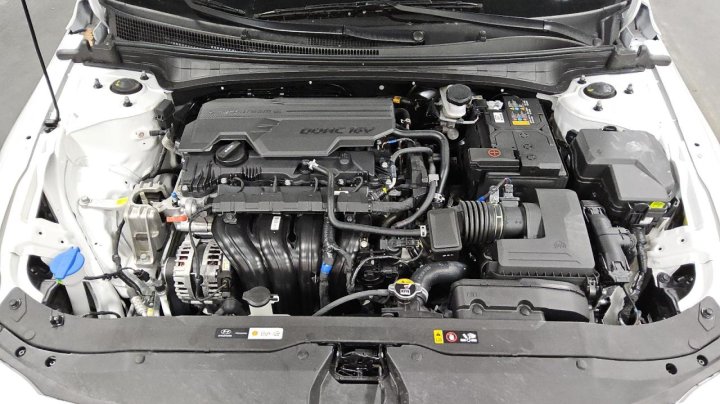 Hyundai Elantra  2024