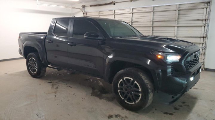 Toyota TACOMA  2024