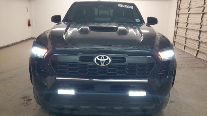 Toyota TACOMA  2024