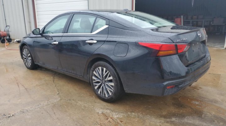 Nissan Altima  2025
