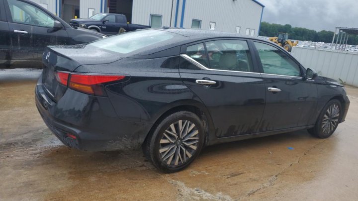 Nissan Altima  2025
