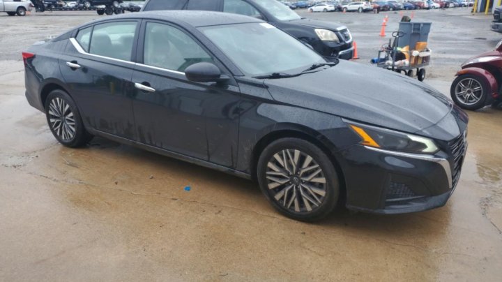 Nissan Altima  2025