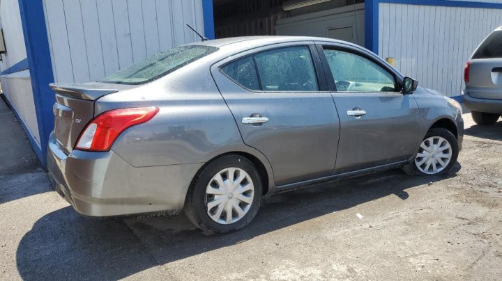 Nissan Versa  2017