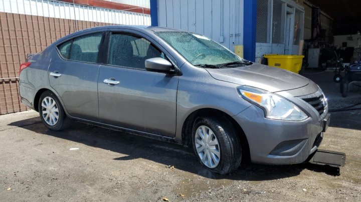 Nissan Versa  2017