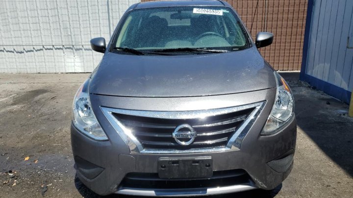 Nissan Versa  2017