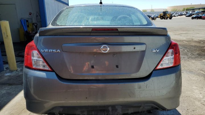 Nissan Versa  2017