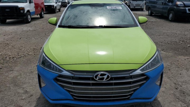 Hyundai Elantra  2020