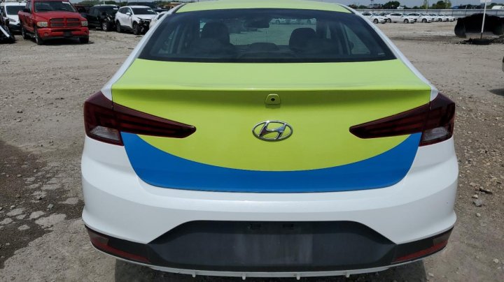Hyundai Elantra  2020