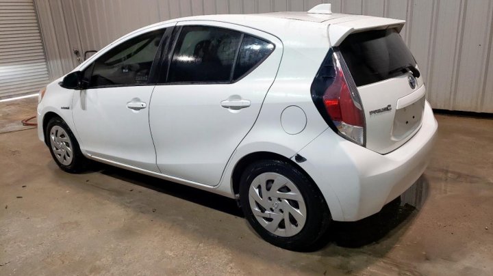 Toyota PRIUS C  2016