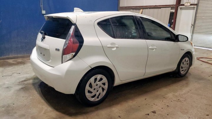 Toyota PRIUS C  2016