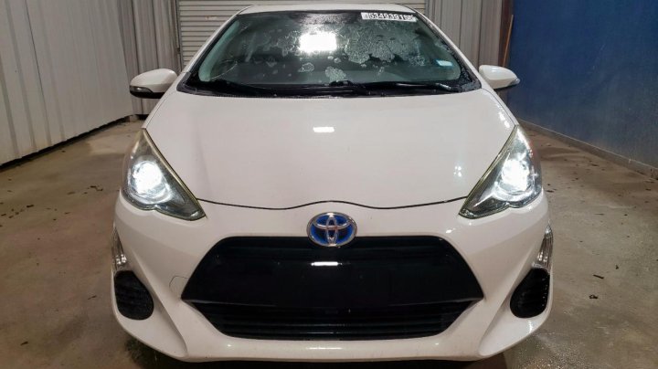 Toyota PRIUS C  2016