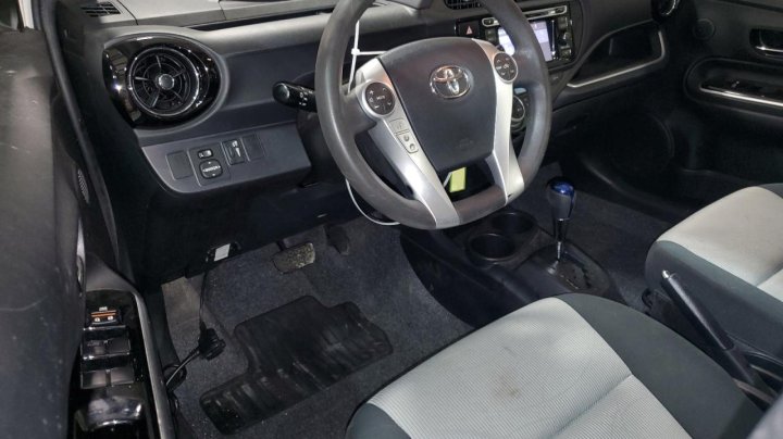 Toyota PRIUS C  2016