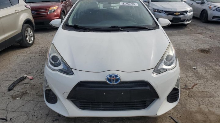 Toyota PRIUS C  2016