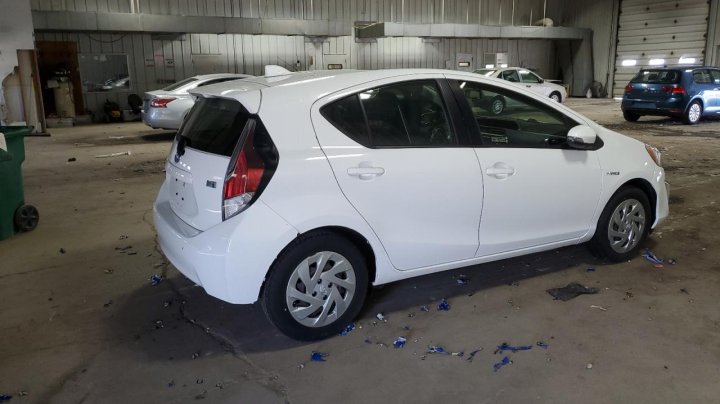 Toyota PRIUS C  2016