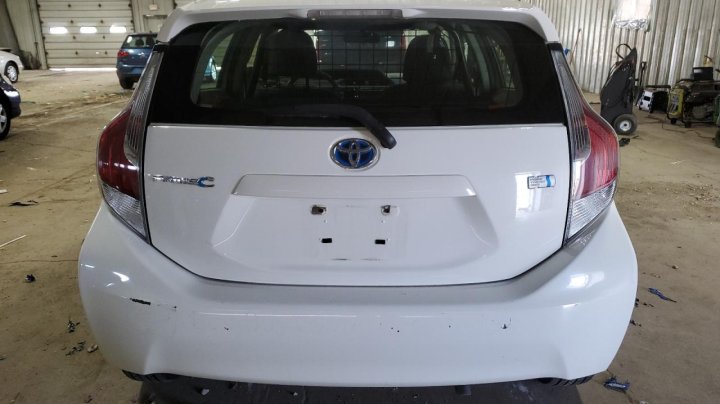 Toyota PRIUS C  2016