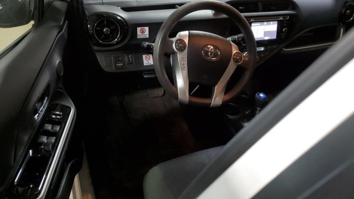 Toyota PRIUS C  2016
