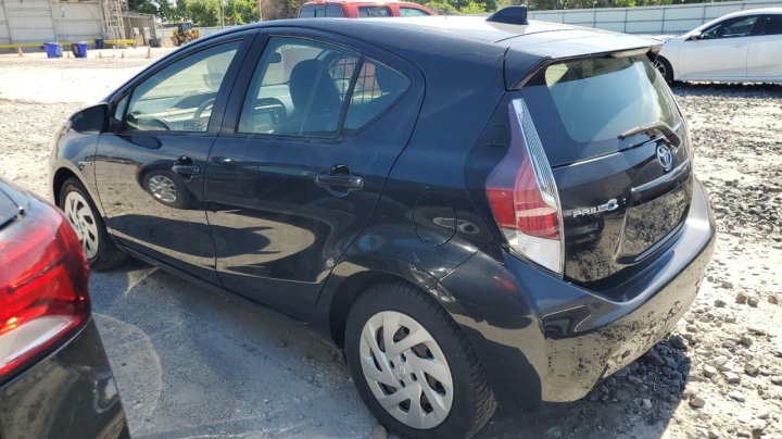 Toyota PRIUS C  2016