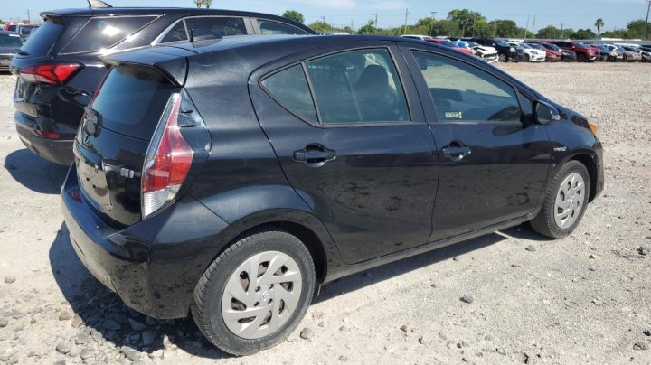 Toyota PRIUS C  2016