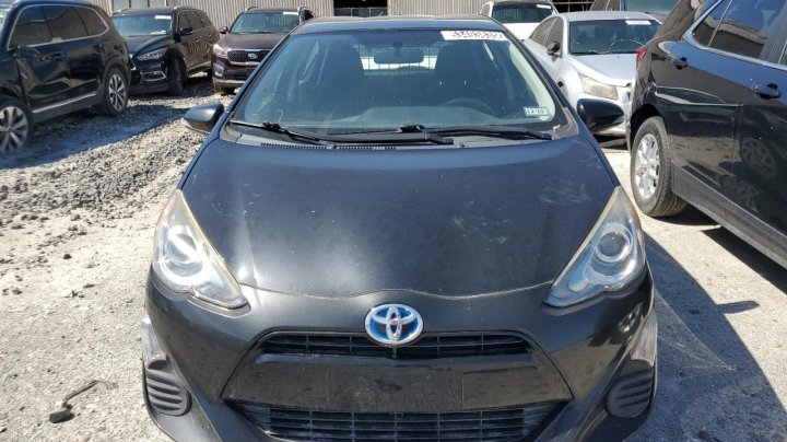 Toyota PRIUS C  2016