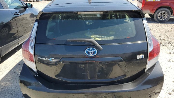 Toyota PRIUS C  2016