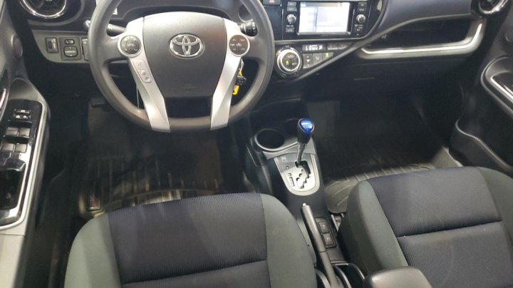Toyota PRIUS C  2016