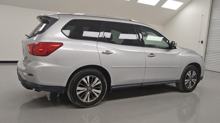Nissan Pathfinder  2020