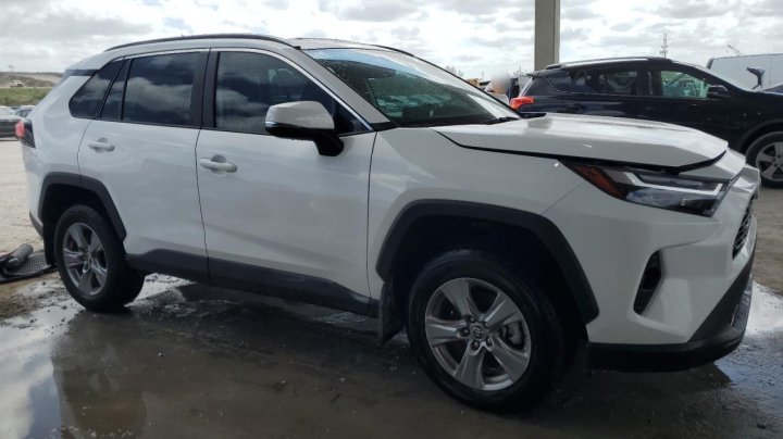 Toyota RAV4  2024