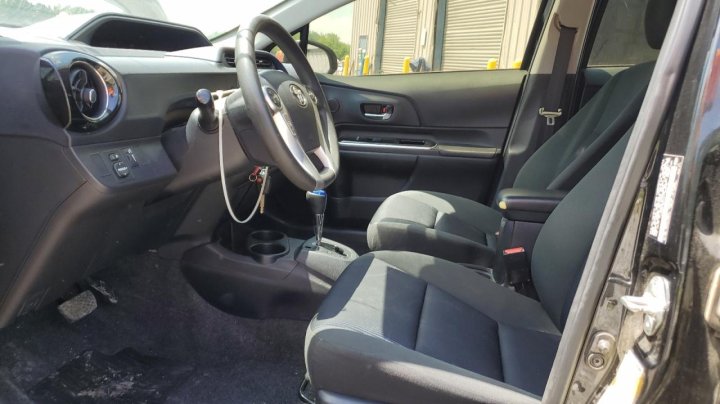 Toyota PRIUS C  2016