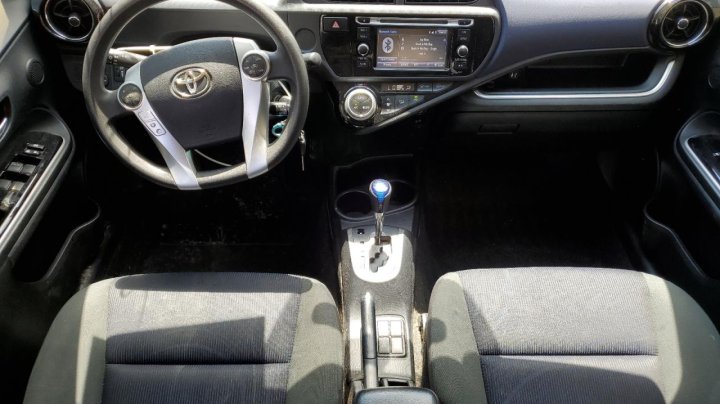 Toyota PRIUS C  2016