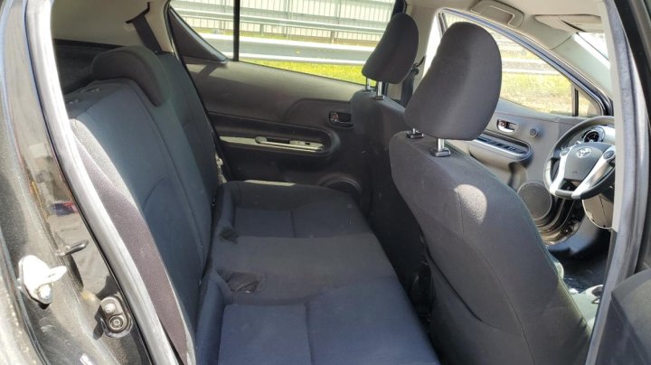 Toyota PRIUS C  2016