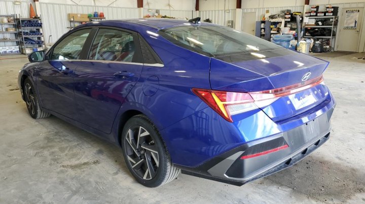 Hyundai Elantra  2024
