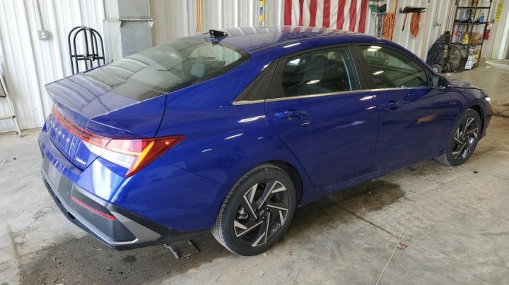 Hyundai Elantra  2024