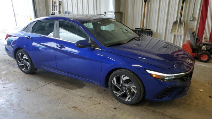 Hyundai Elantra  2024