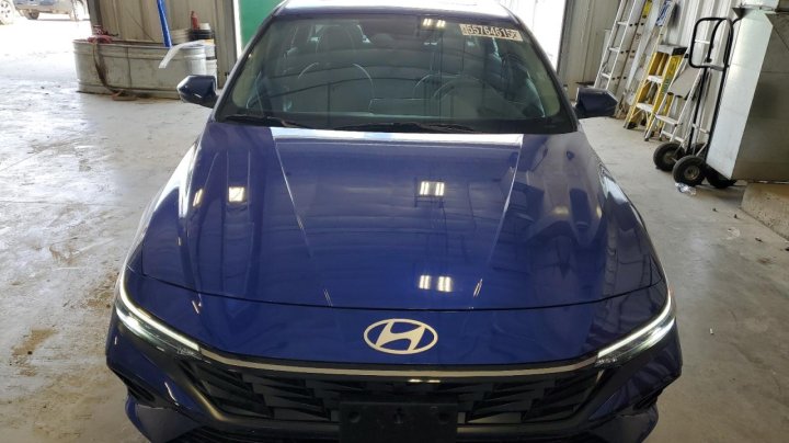 Hyundai Elantra  2024